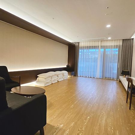 The Qube Resort Jeju Seogwipo Exterior foto
